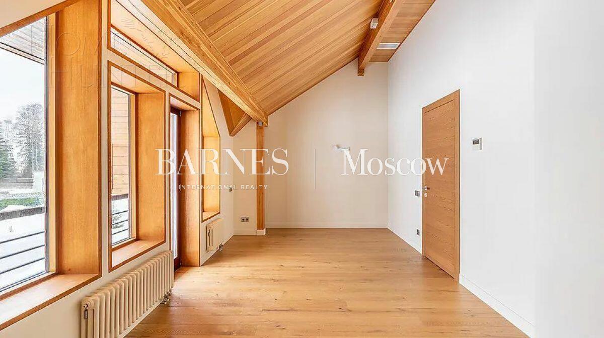 3-этажный коттедж 600 м² с отделкой