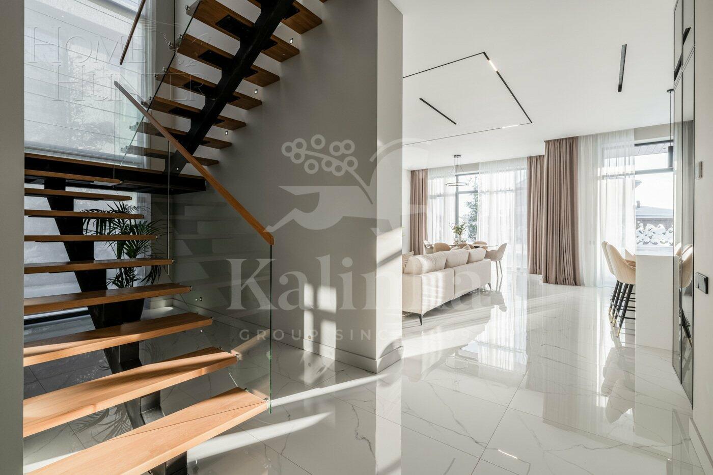 2-этажный коттедж 300 м² с отделкой