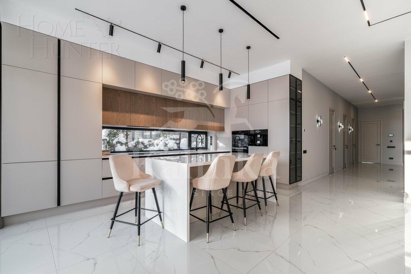 2-этажный коттедж 300 м² с отделкой