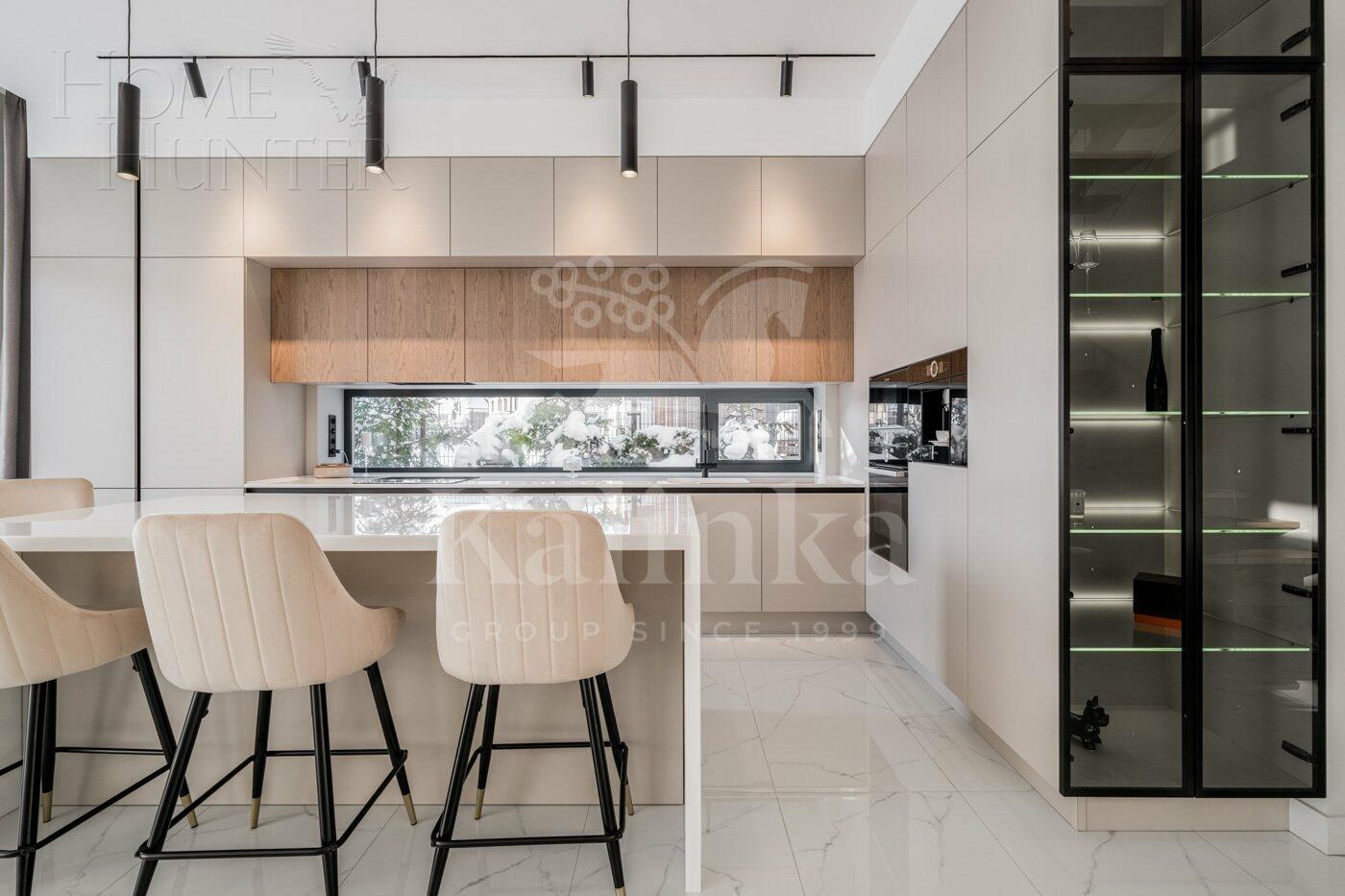 2-этажный коттедж 300 м² с отделкой