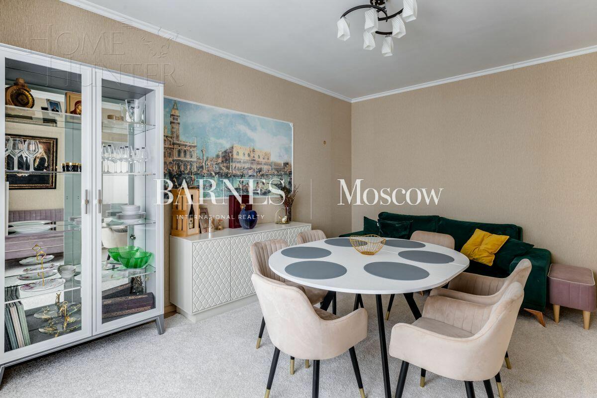 3-этажный коттедж 400 м² с отделкой