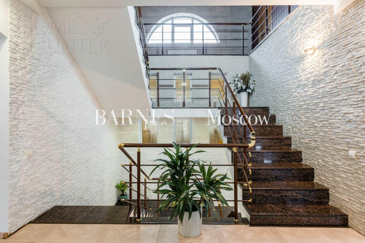 3-этажный коттедж 400 м² с отделкой