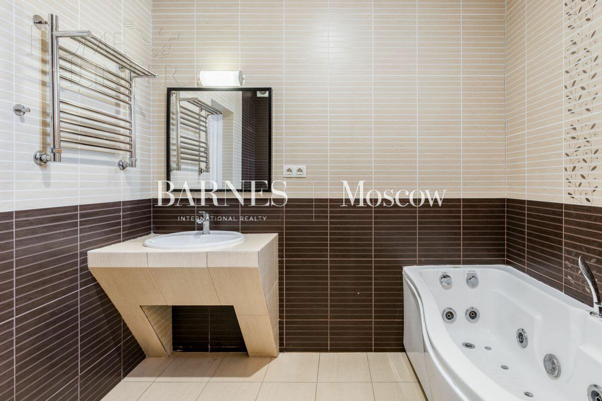 3-этажный коттедж 400 м² с отделкой