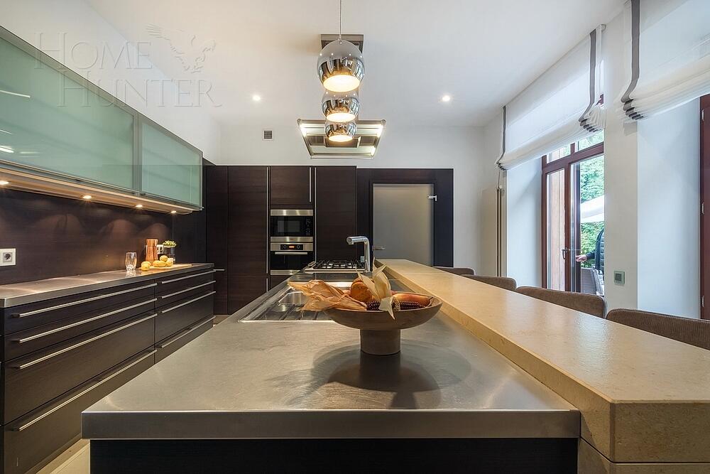 2-этажный коттедж 900 м² с отделкой