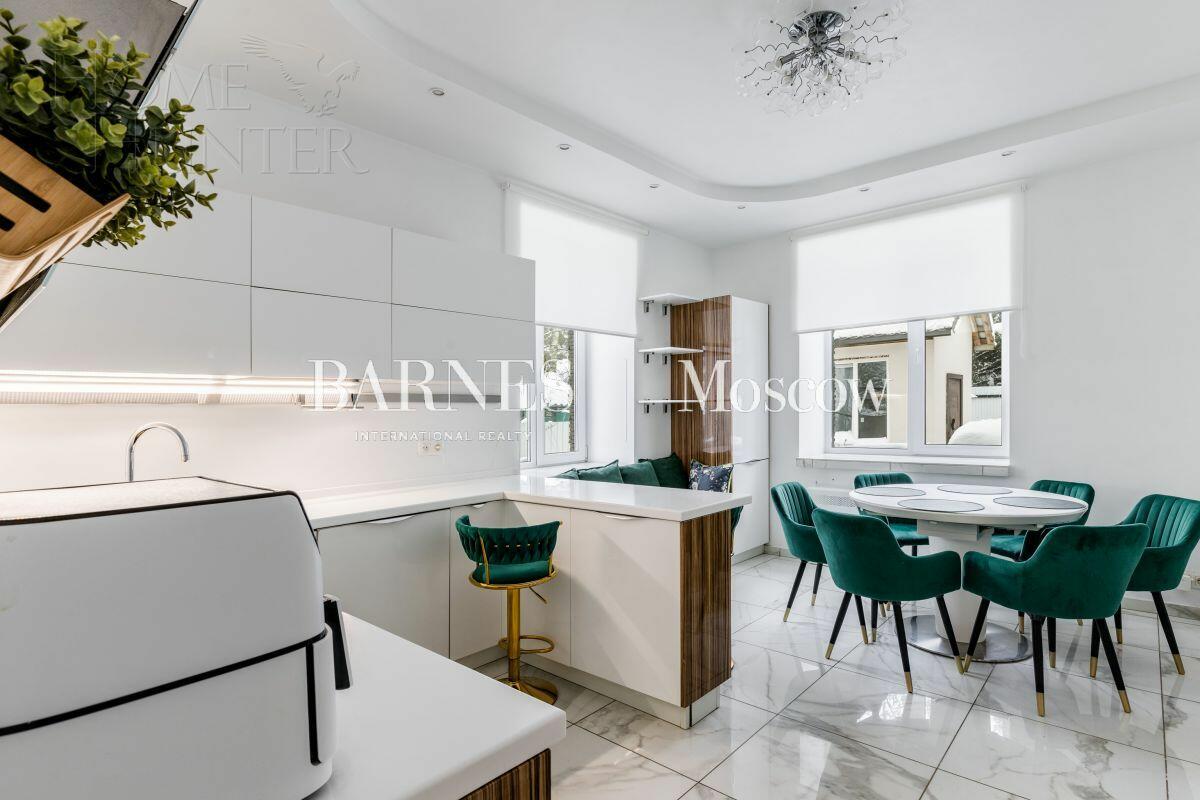 3-этажный коттедж 400 м² с отделкой