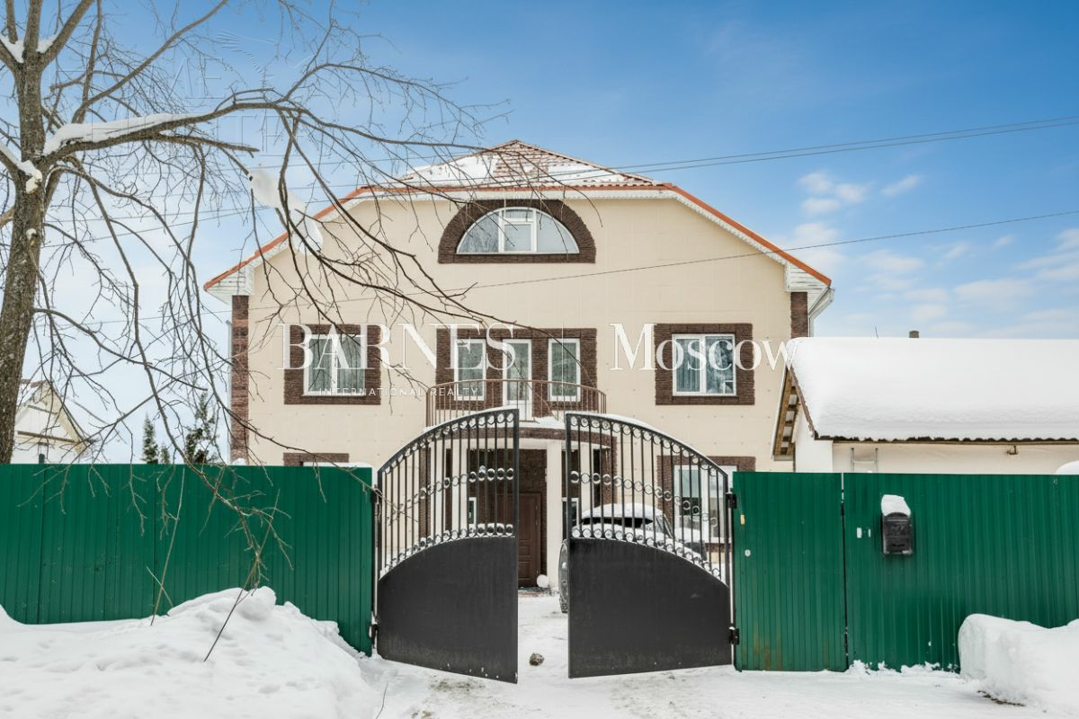 3-этажный коттедж 400 м² с отделкой