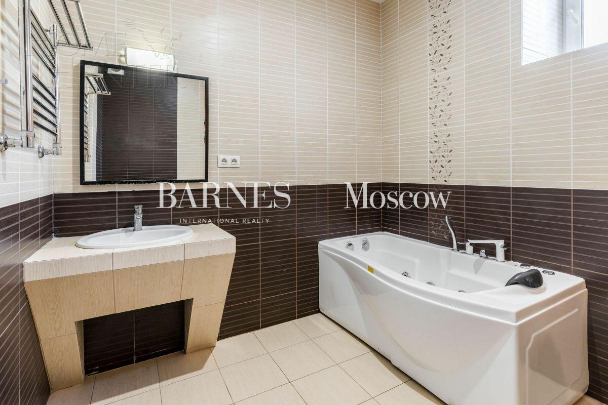 3-этажный коттедж 400 м² с отделкой