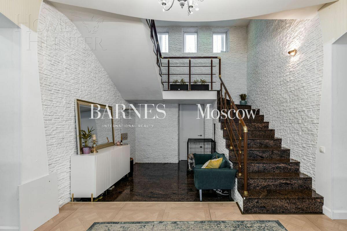 3-этажный коттедж 400 м² с отделкой