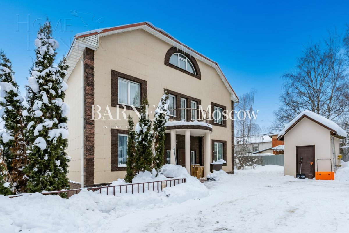 3-этажный коттедж 400 м² с отделкой