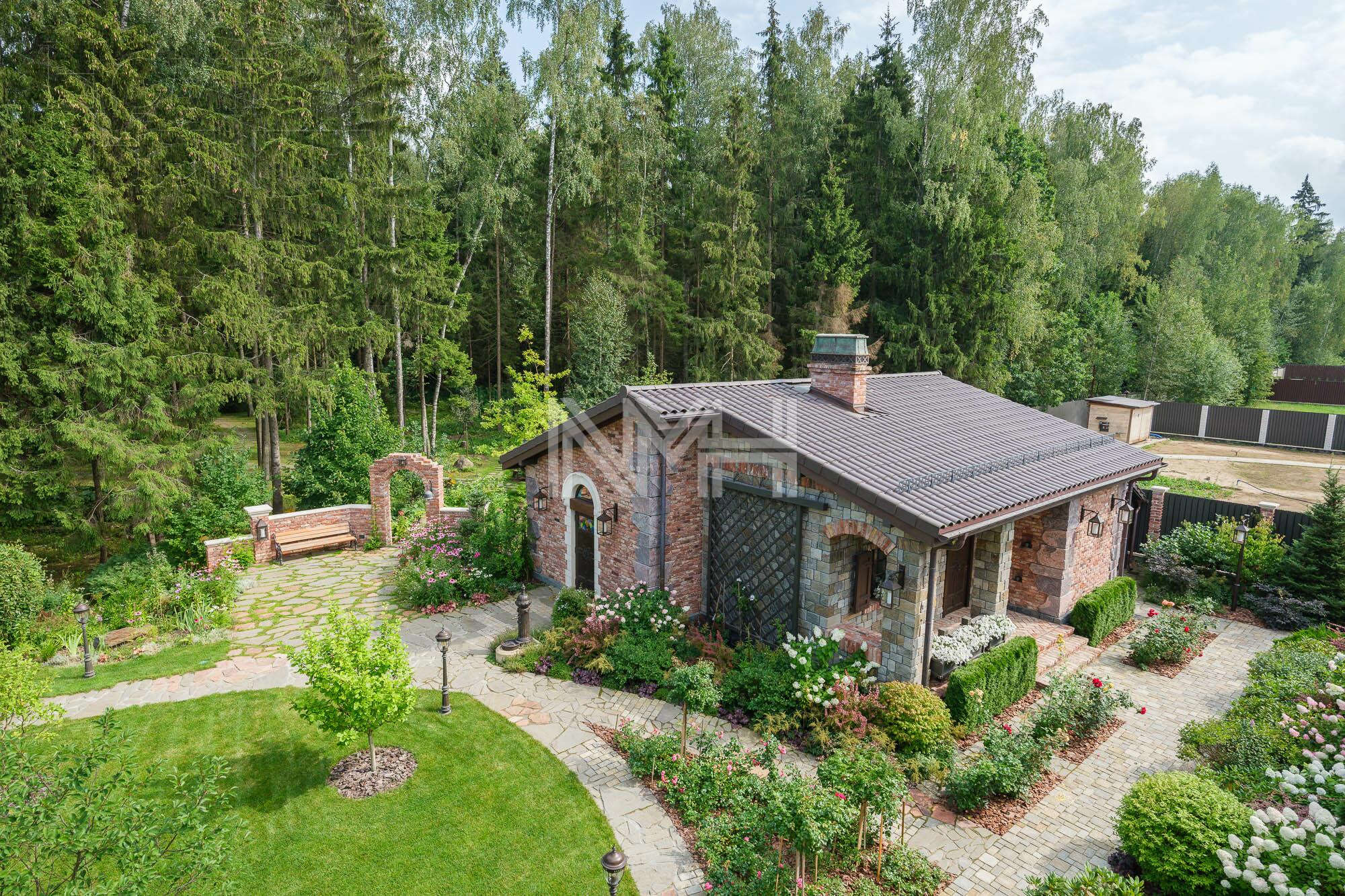 2-этажный коттедж 2 327 м² без отделки