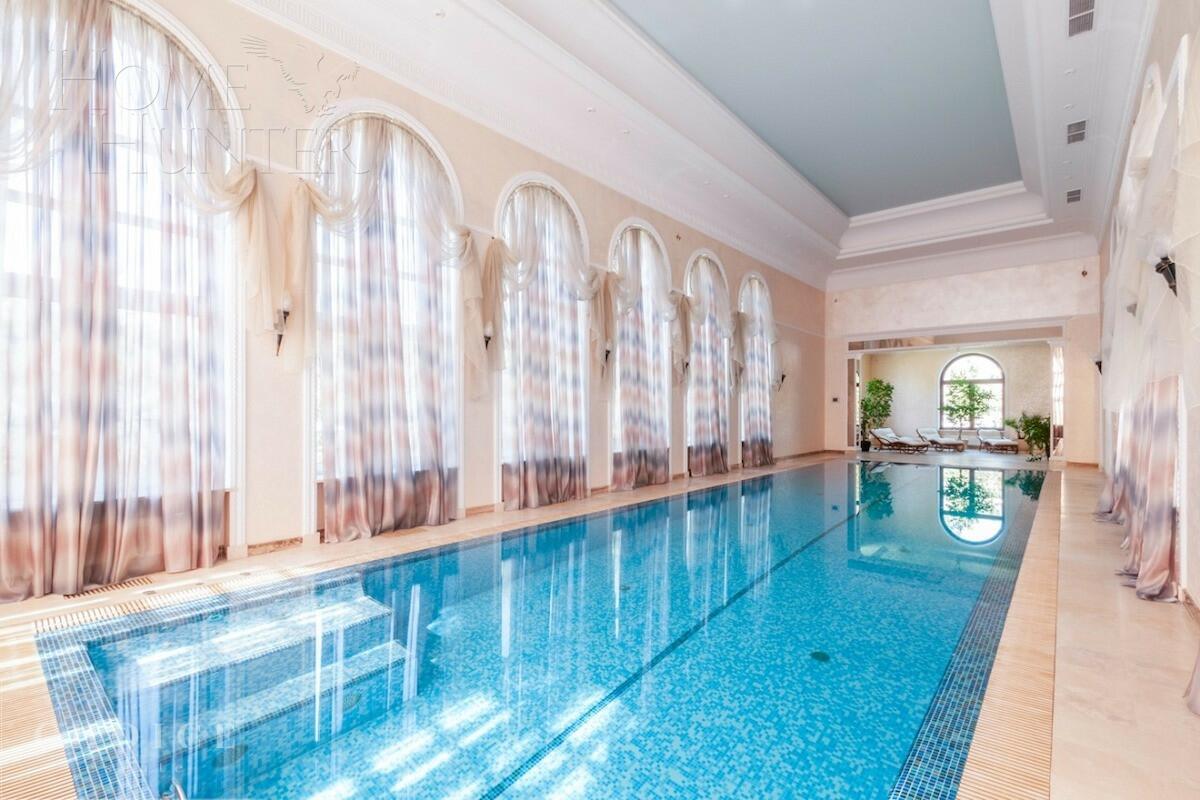 3-этажный коттедж 1 800 м² с отделкой