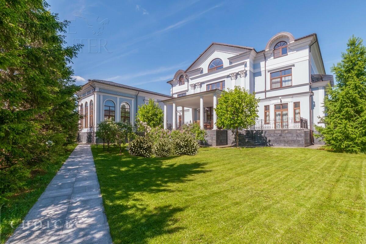 3-этажный коттедж 1 800 м² с отделкой