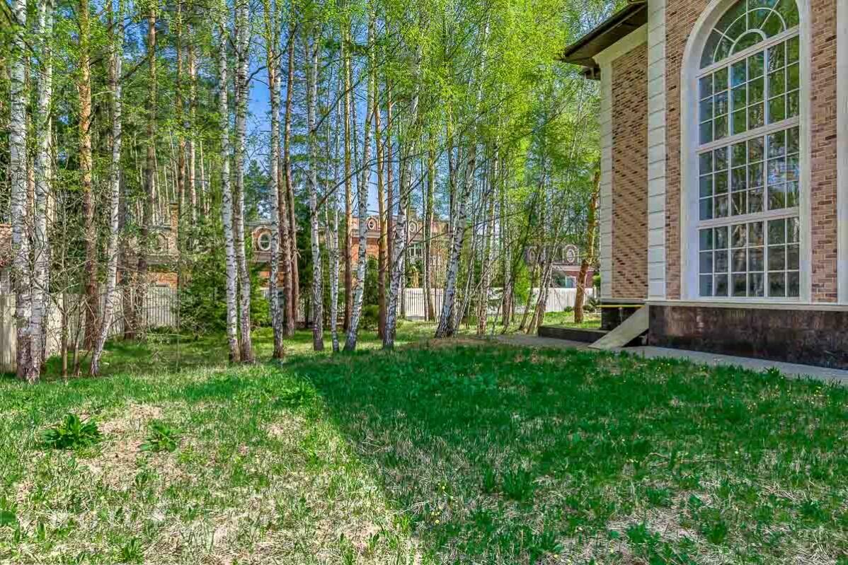 2-этажный коттедж 1 100 м² без отделки