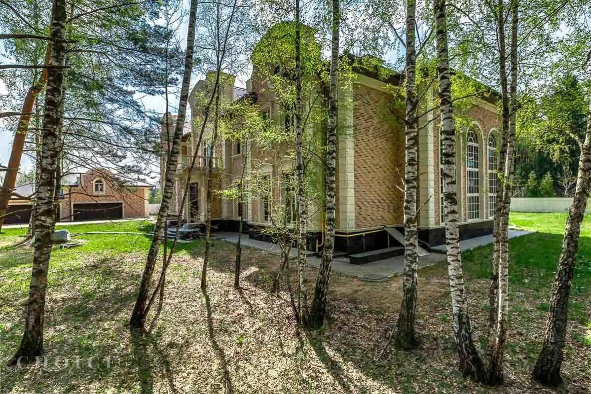 2-этажный коттедж 1 100 м² без отделки