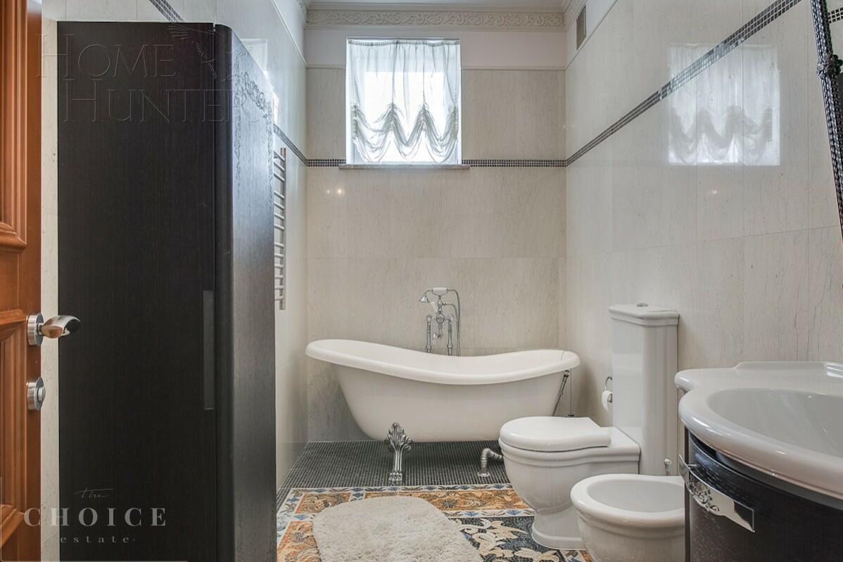 2-этажный коттедж 1 400 м² с отделкой