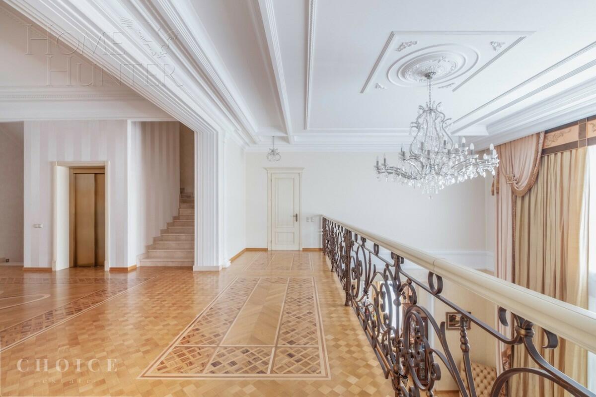 3-этажный коттедж 1 800 м² с отделкой