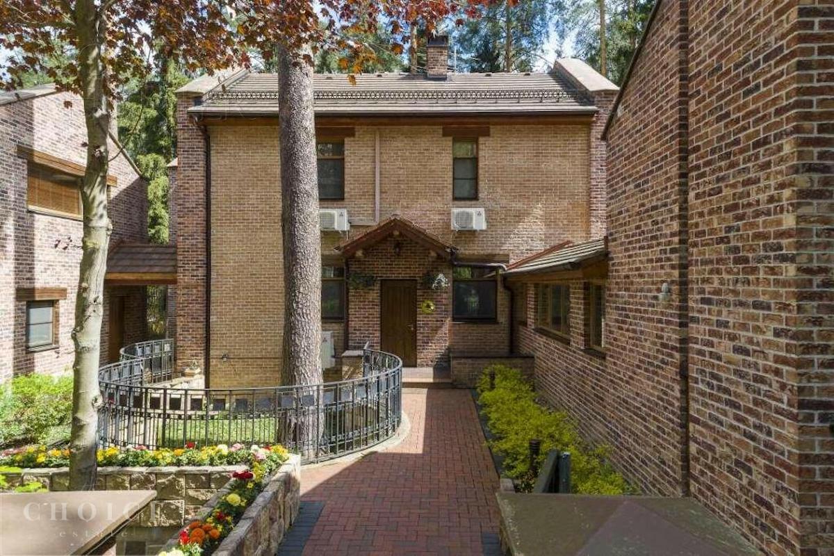 2-этажный коттедж 600 м² с отделкой