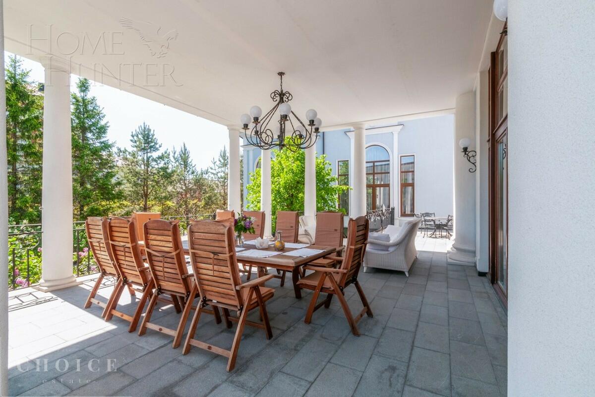 3-этажный коттедж 1 800 м² с отделкой