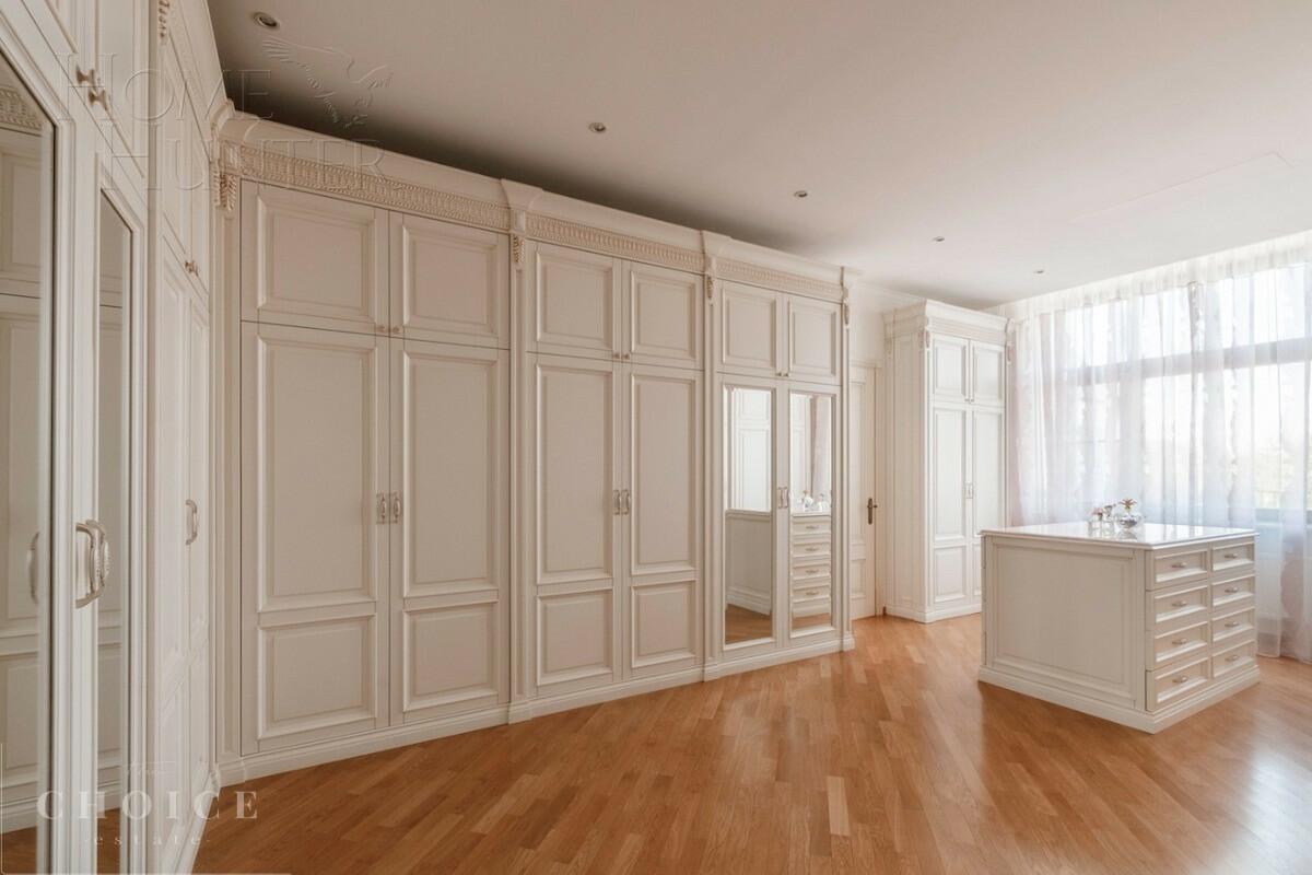 3-этажный коттедж 1 800 м² с отделкой