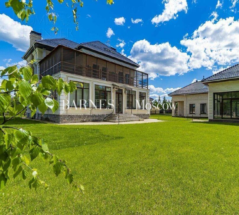 2-этажный коттедж 1 000 м² с отделкой