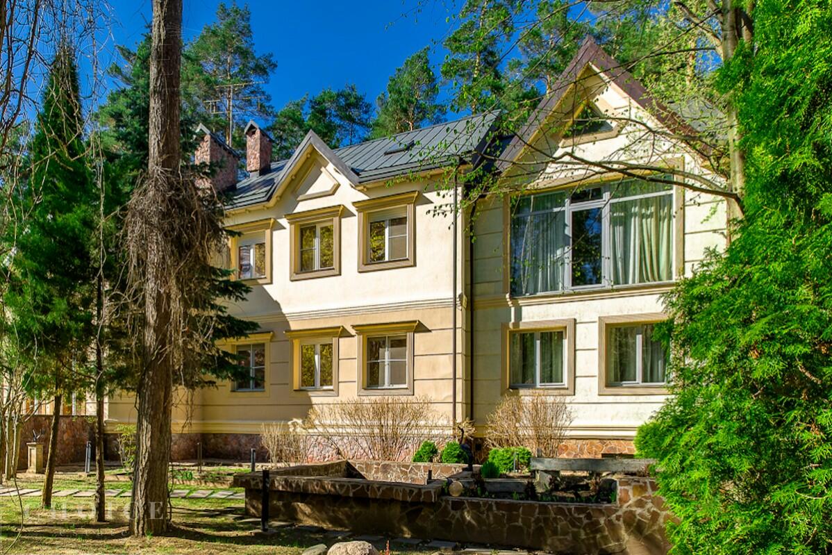 2-этажный коттедж 1 400 м² с отделкой