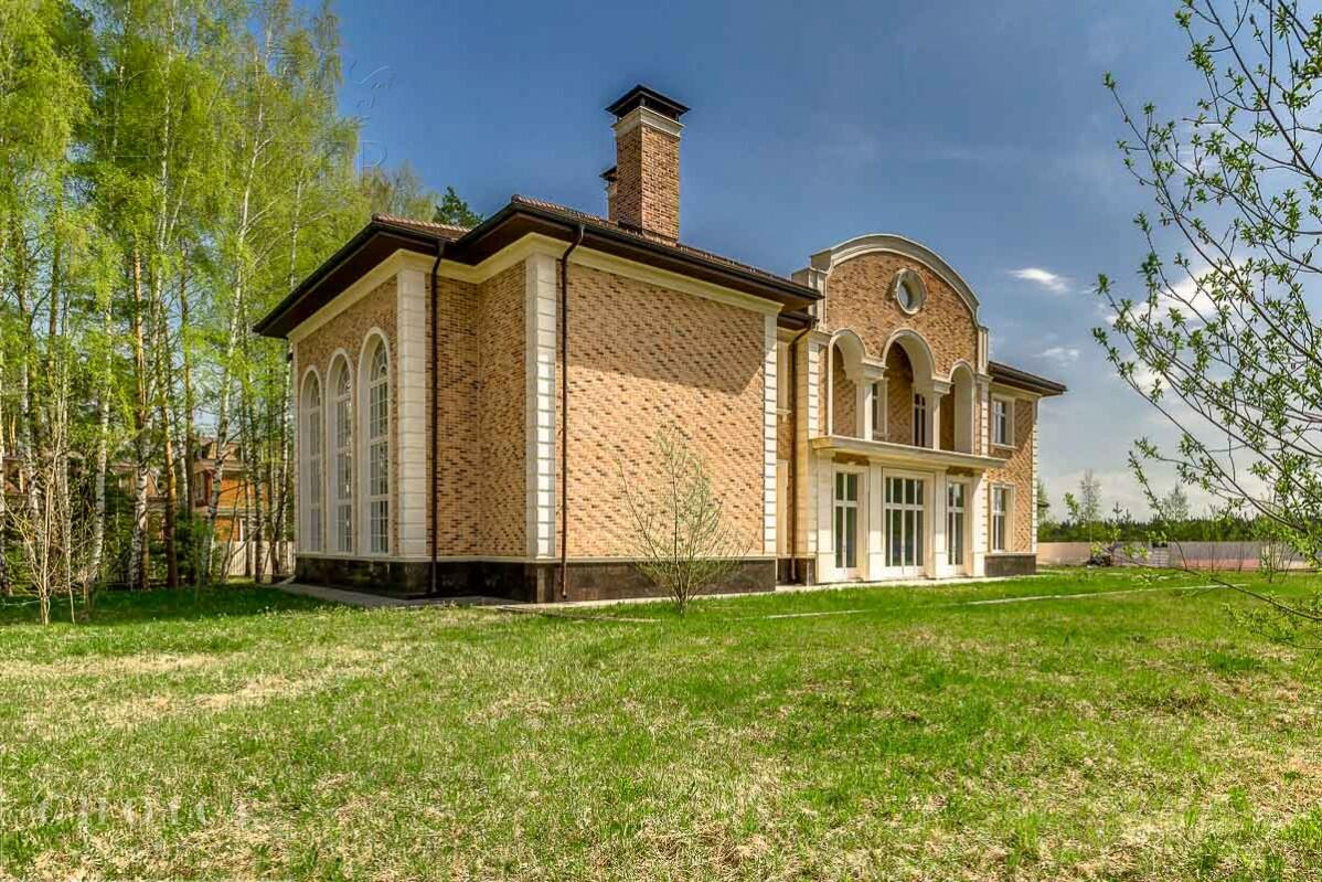 2-этажный коттедж 1 100 м² без отделки