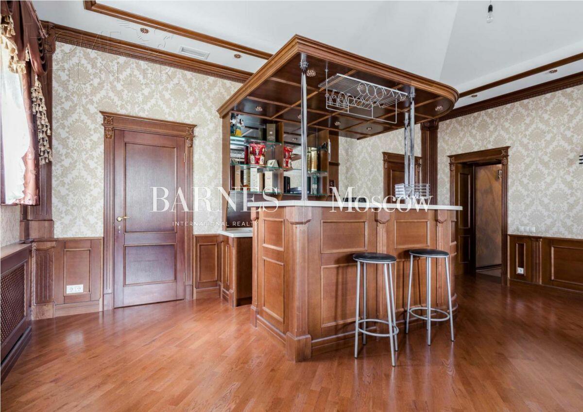 2-этажный коттедж 1 000 м² с отделкой