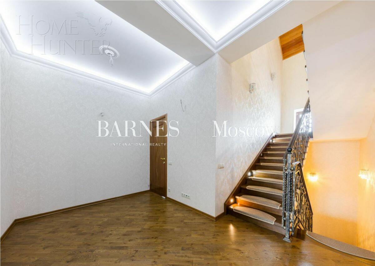 2-этажный коттедж 1 000 м² с отделкой