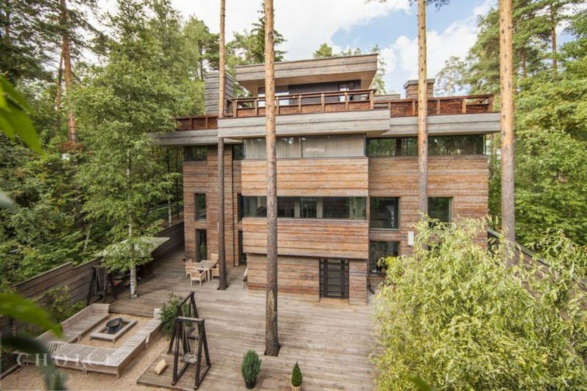 4-этажный коттедж 750 м² с отделкой