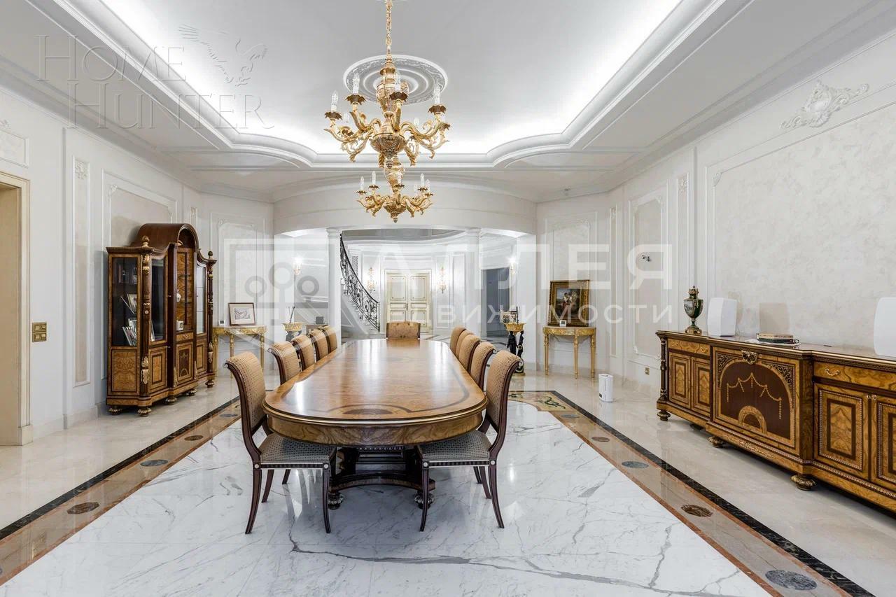 2-этажный коттедж 2 100 м² с отделкой