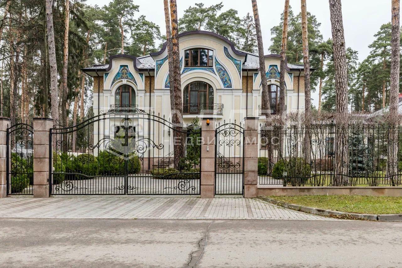 2-этажный коттедж 2 100 м² с отделкой