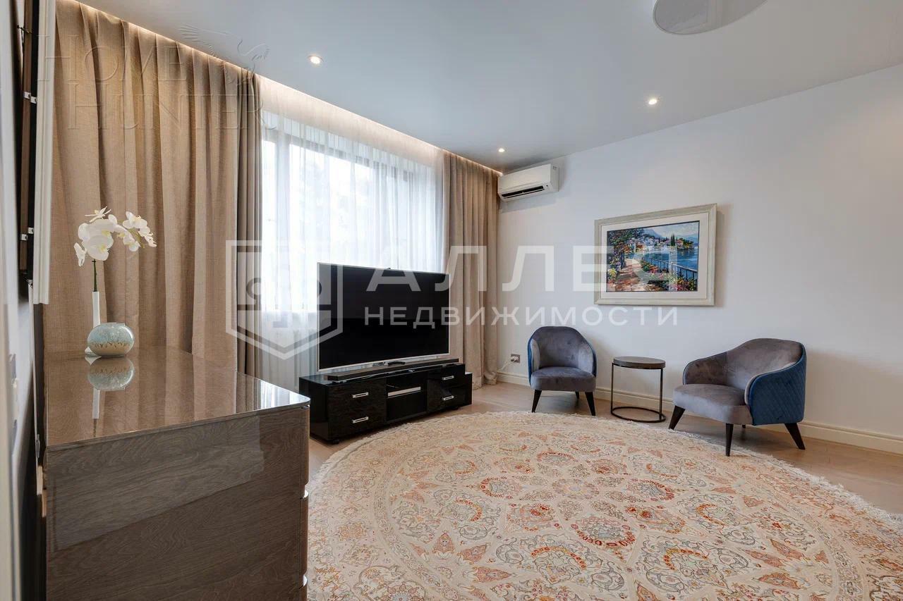 2-этажный коттедж 600 м² с отделкой