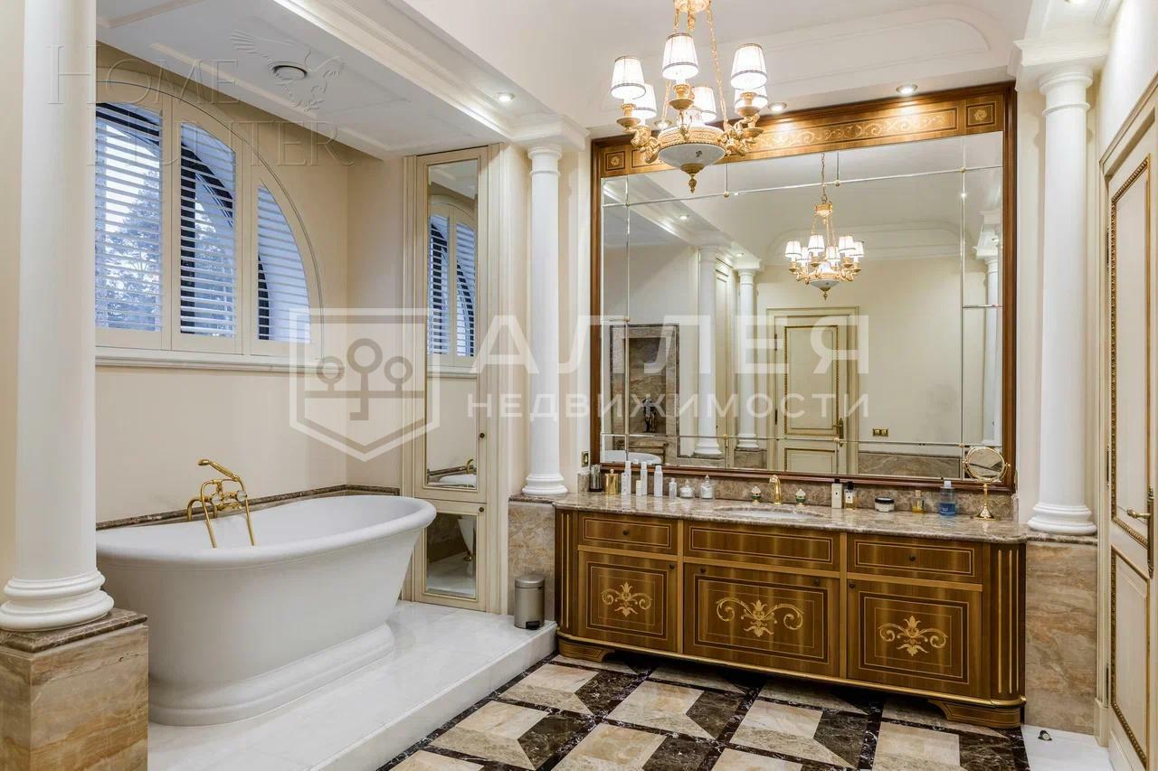 2-этажный коттедж 2 100 м² с отделкой