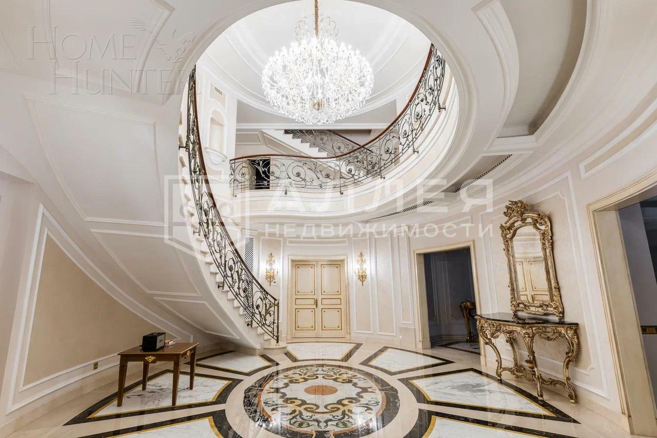 2-этажный коттедж 2 100 м² с отделкой