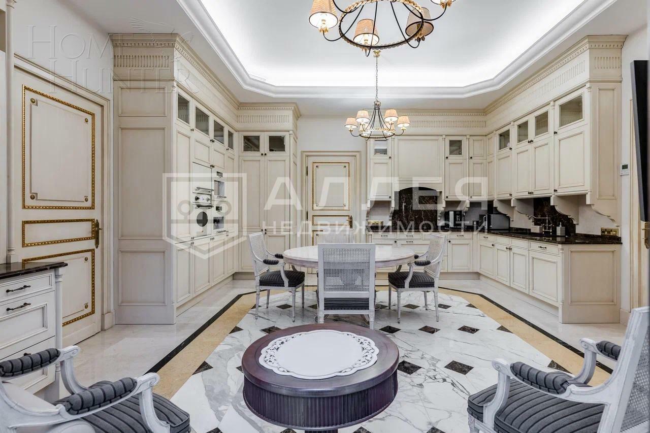 2-этажный коттедж 2 100 м² с отделкой