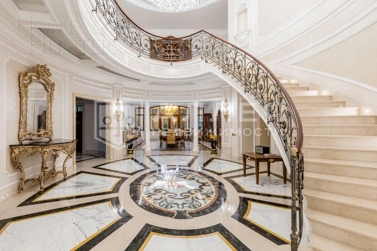 2-этажный коттедж 2 100 м² с отделкой