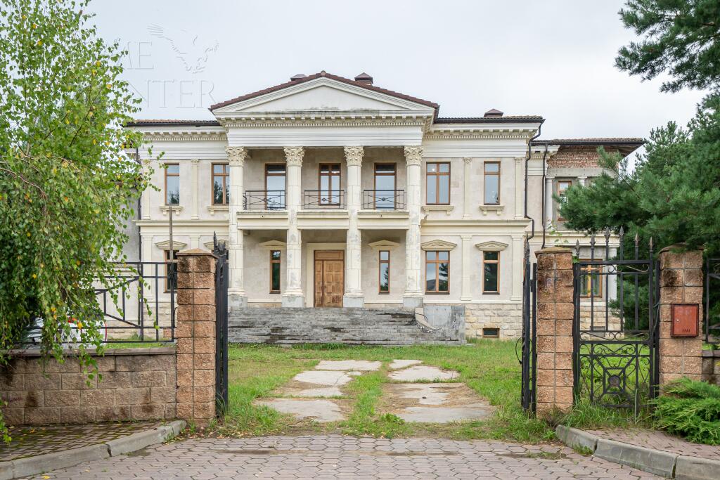 2-этажный коттедж 1 320 м² без отделки