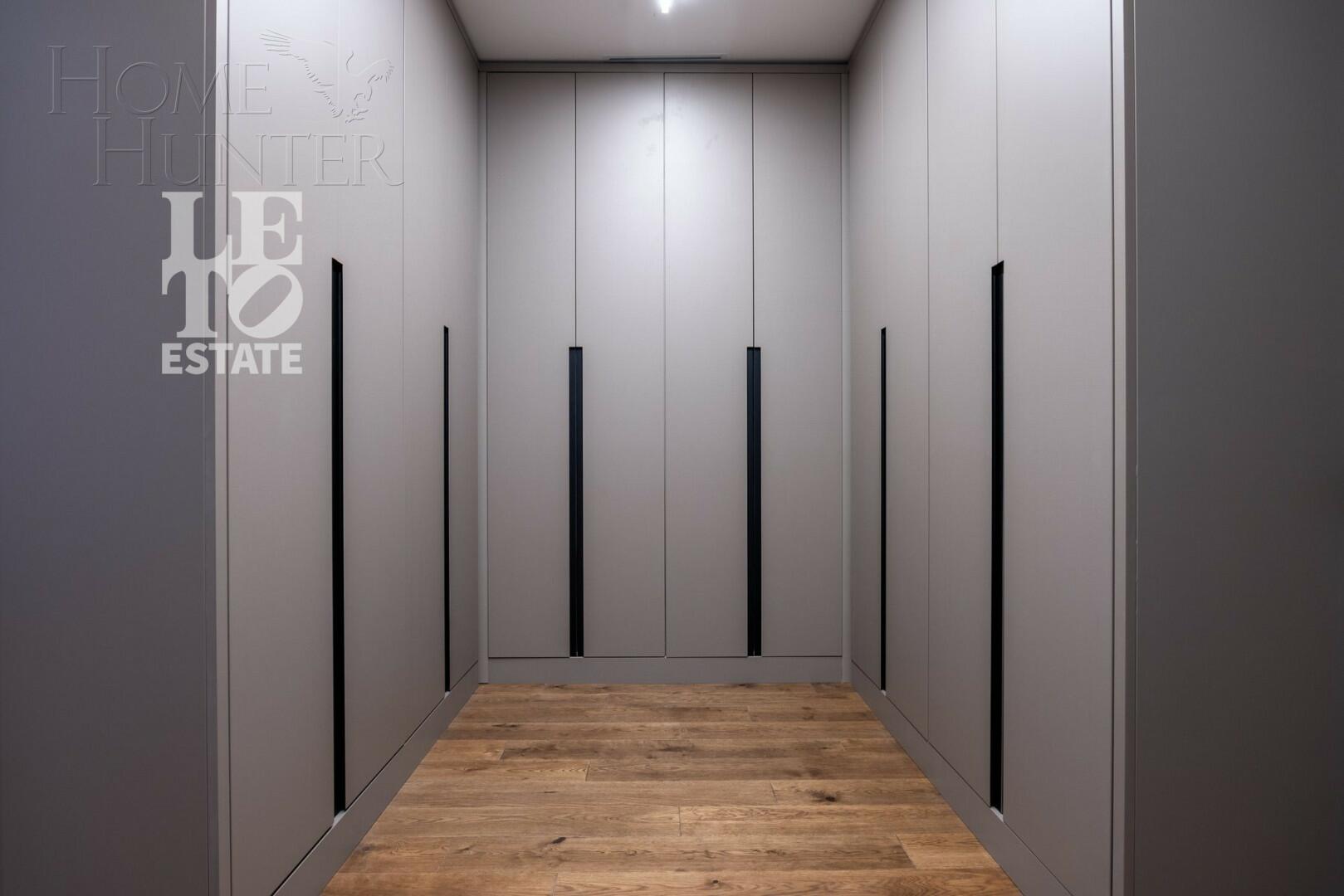 2-этажный коттедж 995 м² с отделкой