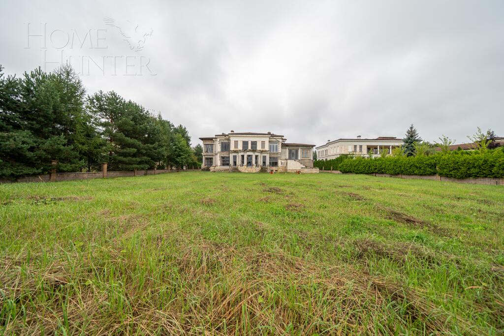 2-этажный коттедж 1 320 м² без отделки