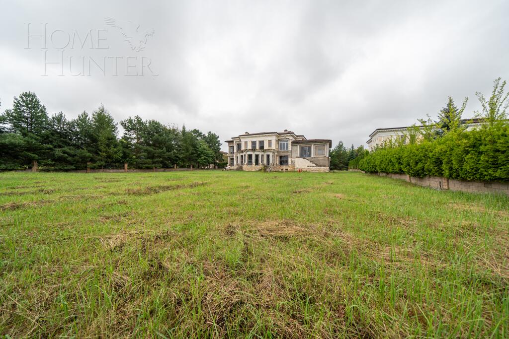 2-этажный коттедж 1 320 м² без отделки