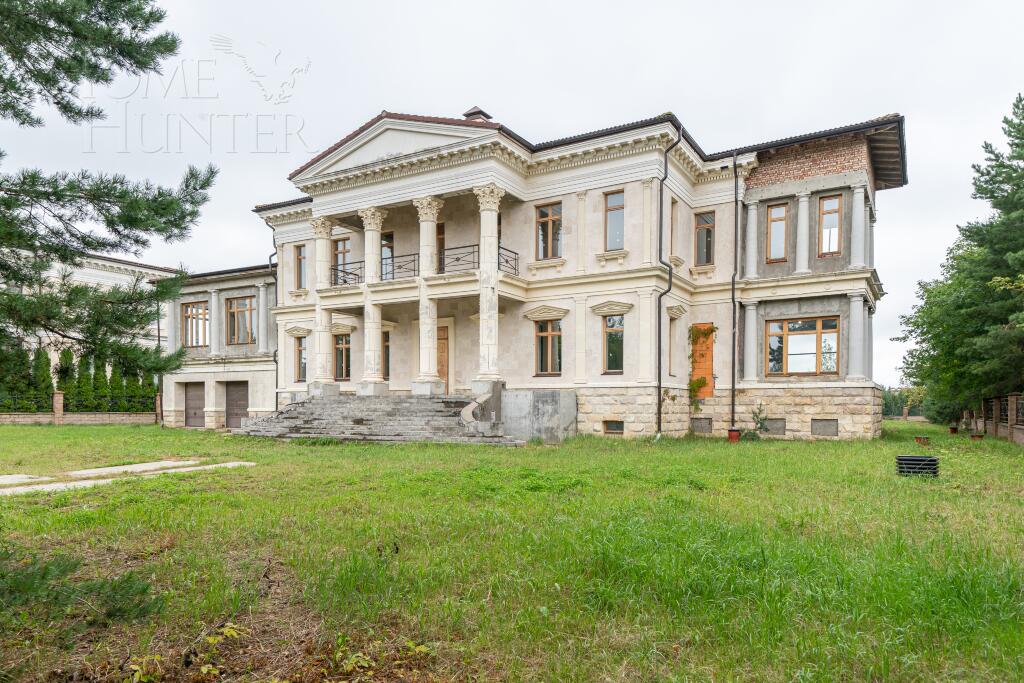 2-этажный коттедж 1 320 м² без отделки