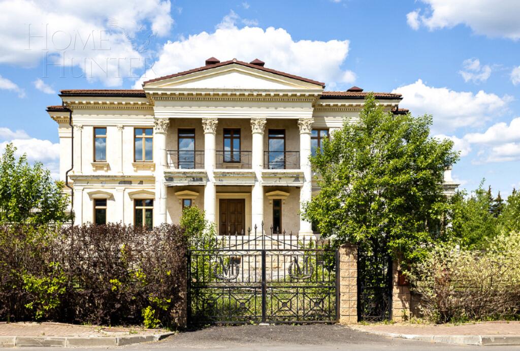 2-этажный коттедж 1 320 м² без отделки