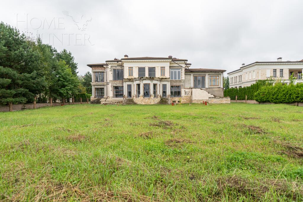 2-этажный коттедж 1 320 м² без отделки