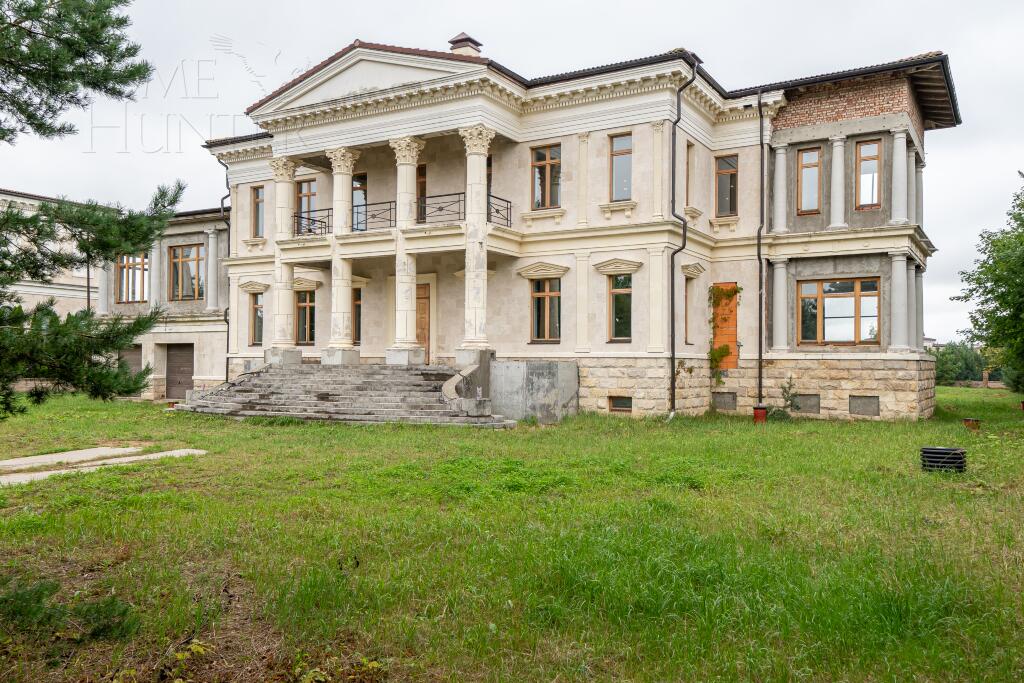 2-этажный коттедж 1 320 м² без отделки