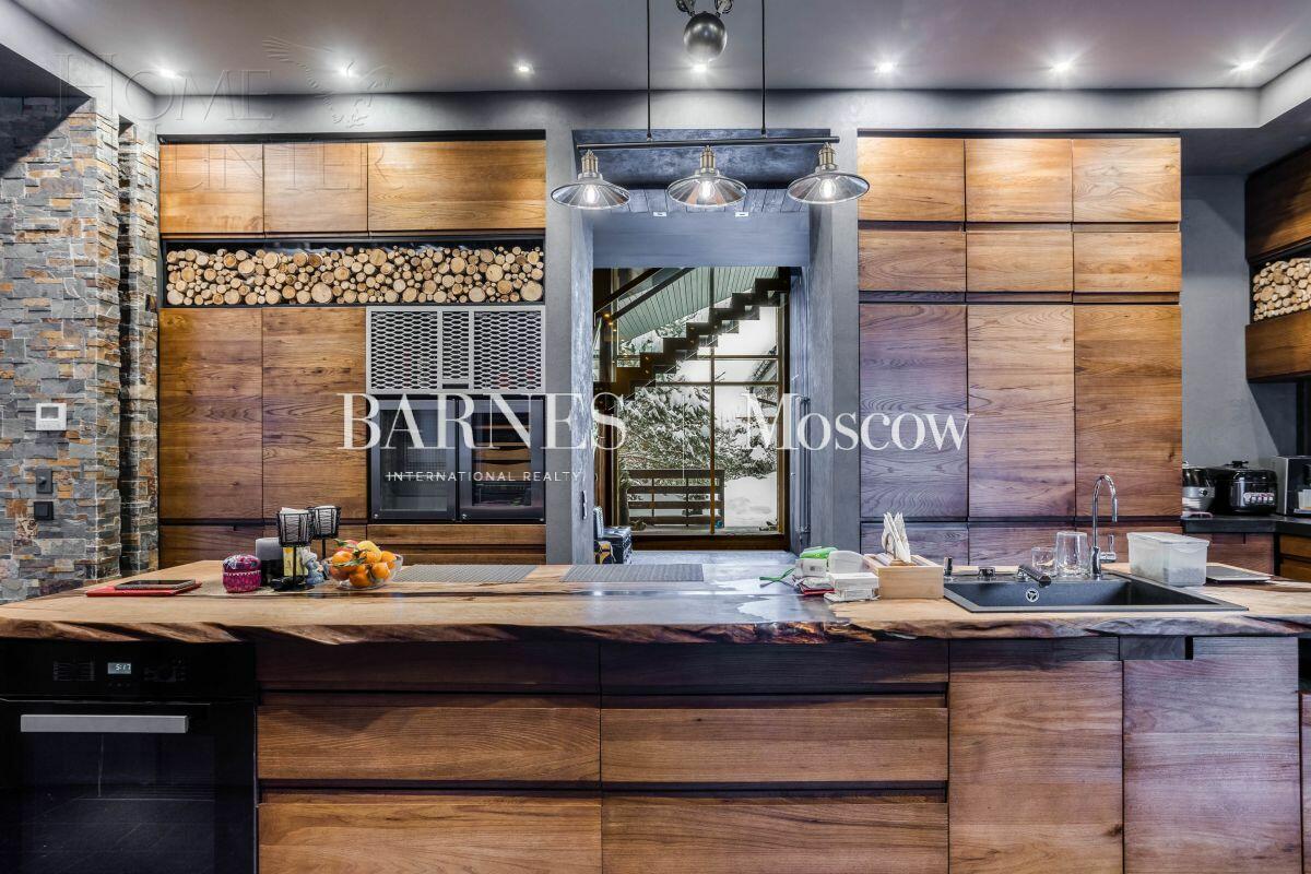 3-этажный коттедж 700 м² с отделкой