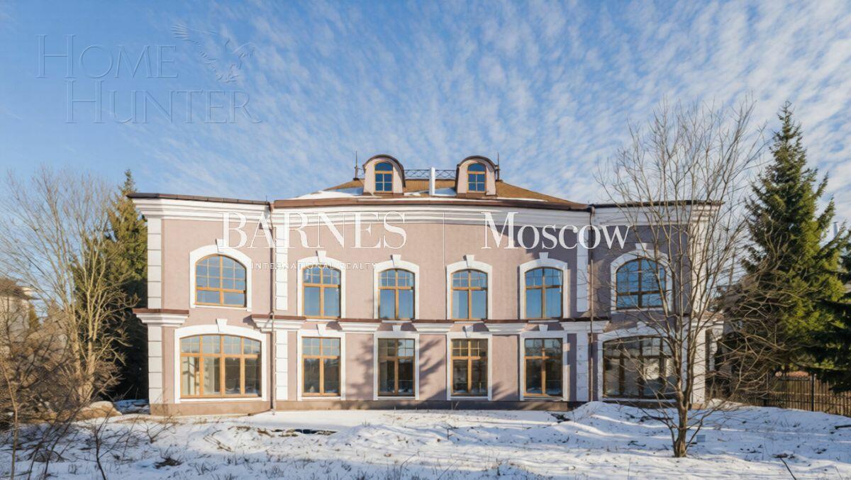 2-этажный коттедж 1 000 м² с отделкой