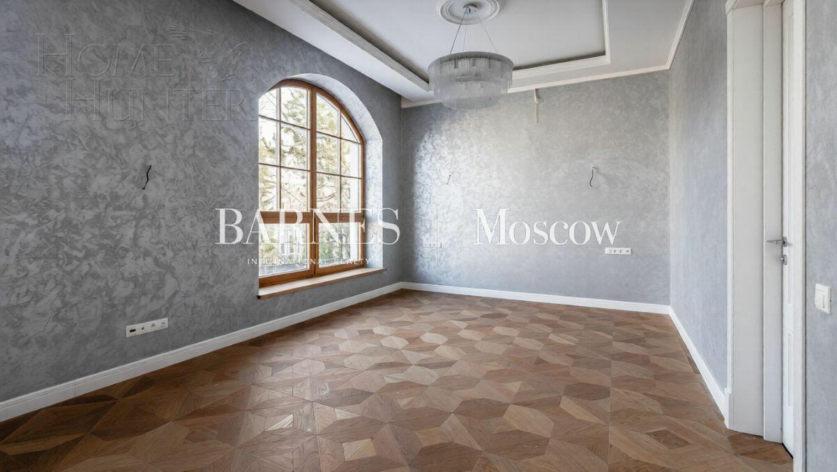 2-этажный коттедж 1 000 м² с отделкой