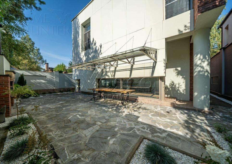 2-этажный коттедж 560 м² с отделкой