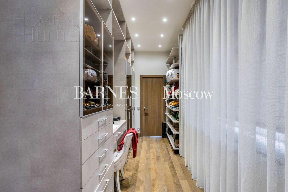 3-этажный коттедж 700 м² с отделкой