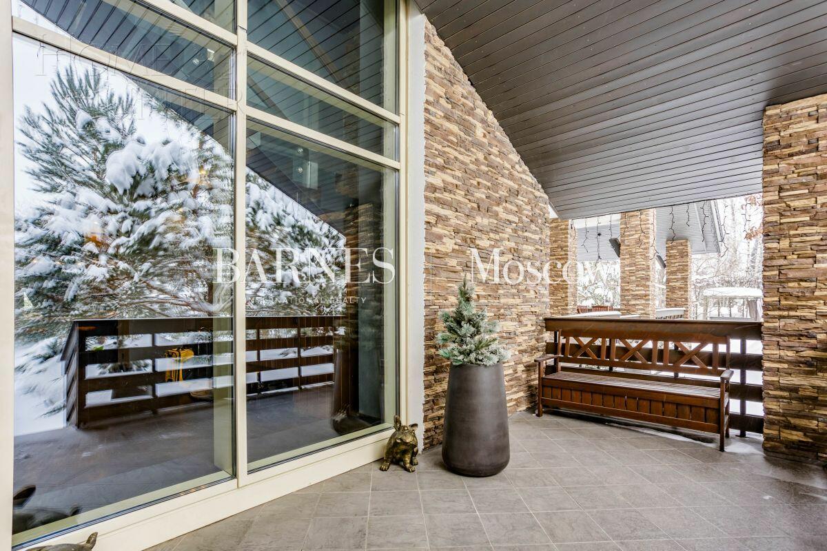 3-этажный коттедж 700 м² с отделкой